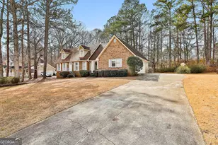 8039 Woods Ln, Jonesboro, GA 30236 - Photo 2