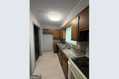 1045 Laurel Court NW #B, Conyers, GA 30012 - Photo 4