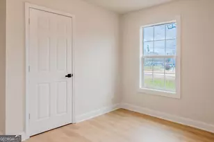 37 Coweta St, Senoia, GA 30276 - Photo 24