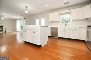 143 Cameron Pointe Dr, Lagrange, GA 30240 - Photo 2