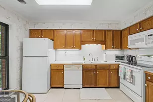 23201 Plantation Dr, Atlanta, GA 30324 - Photo 16