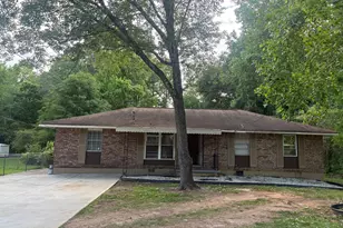 8145 Attleboro Dr, Jonesboro, GA 30238 - Photo 2