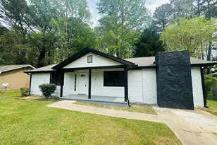 70 Darwin Dr, Jonesboro, GA 30238 - Photo 2