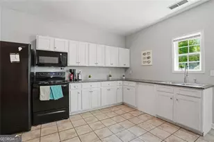 1070 Mayson Turner Rd NW, Atlanta, GA 30314 - Photo 10