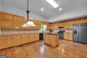 65 Pointe View Ct, Jackson, GA 30233 - Photo 10
