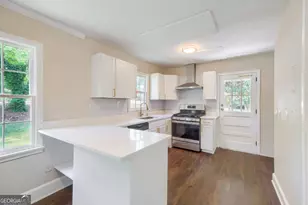 396 Forrest Ridge Dr NW, Atlanta, GA 30318 - Photo 8
