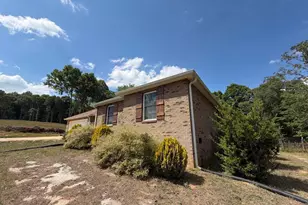 402 Renee Rd, Pendergrass, GA 30567 - Photo 2