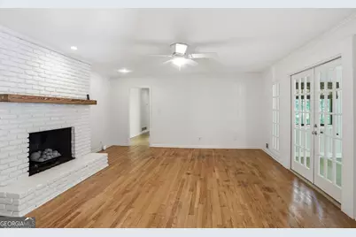 7265 Thornhill Lane NE, Sandy Springs, GA 30328 - Photo 8