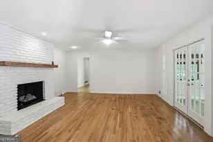 7265 Thornhill Ln NE, Sandy Springs, GA 30328 - Photo 8