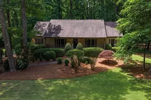 2737 Hearthstone Cir, Marietta, GA 30062 - Photo 2