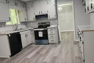 113 Hawthorne Dr, Riverdale, GA 30274 - Photo 2