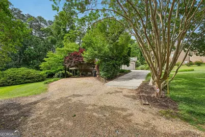 5316 Corsham Court SW, Lilburn, GA 30047 - Photo 4