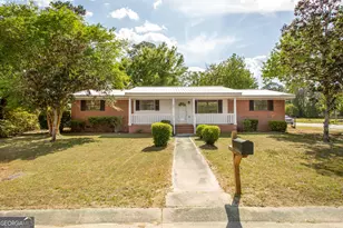 407 Pineview Dr, Waycross, GA 31501 - Photo 2