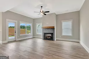 370 Redhaven Dr, Senoia, GA 30276 - Photo 6