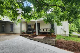 168 Poplar St, Buford, GA 30518 - Photo 38