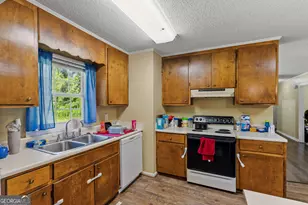 275 Green St E, Pelham, GA 31779 - Photo 8