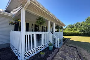 1841 Hunters Creek Rd, Toccoa, GA 30577 - Photo 2