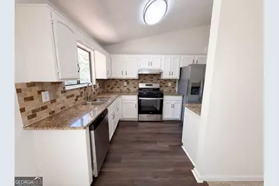 817 Greenhedge Way, Stone Mountain, GA 30088 - Photo 2