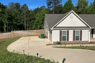 378 Riley Cir NW, Milledgeville, GA 31061 - Photo 2