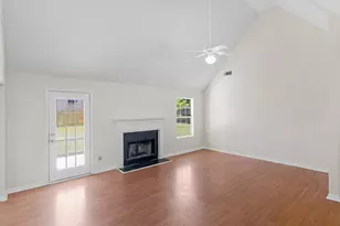 992 Brisley Cir, Hampton, GA 30228 - Photo 4