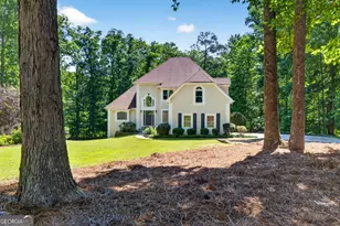 190 Indian Bluff Dr, Sharpsburg, GA 30277 - Photo 2