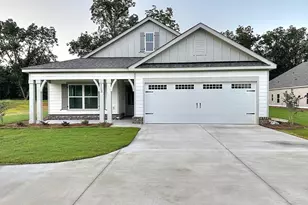 113 Chinaberry st, Pine Mountain, GA 31822 - Photo 1