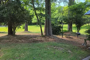 909 Thomaston St, Barnesville, GA 30204 - Photo 6