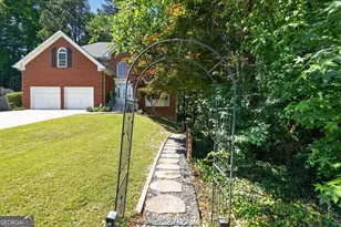 1227 Camden Hunt Dr, Lawrenceville, GA 30043 - Photo 2