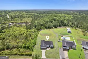 472 Hawks Landing Dr, Waynesville, GA 31566 - Photo 2
