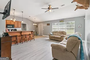 472 Hawks Landing Dr, Waynesville, GA 31566 - Photo 8