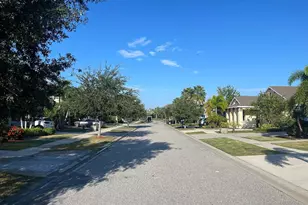 5226 Admiral Pointe Dr, Apollo Beach, FL 33572 - Photo 4