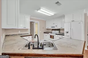 300 Oak Pointe Dr, Dublin, GA 31021 - Photo 30