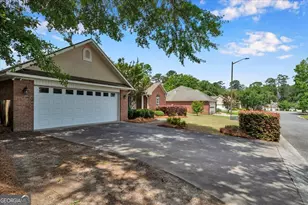 300 Oak Pointe Dr, Dublin, GA 31021 - Photo 2