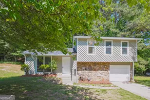 4975 Galbraith Cir, Stone Mountain, GA 30088 - Photo 2