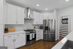 8065 Sandorn Dr, Roswell, GA 30075 - Photo 12