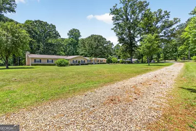 100 Bass Circle, Jackson, GA 30233 - Photo 4