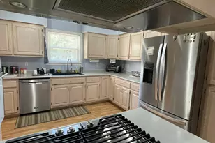 107 Gundy St, Glennville, GA 30427 - Photo 6