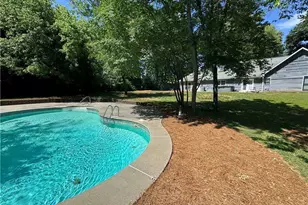 555 Saddle Creek Cir, Roswell, GA 30076 - Photo 4