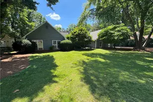 555 Saddle Creek Cir, Roswell, GA 30076 - Photo 6