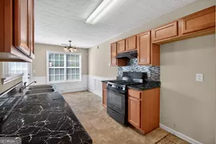 578 Shadow Lake Dr, Lithonia, GA 30058 - Photo 14