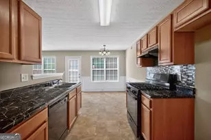 578 Shadow Lake Dr, Lithonia, GA 30058 - Photo 10
