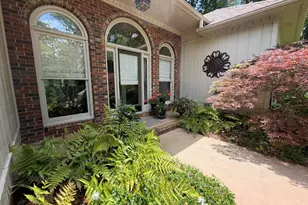 216 Ashford Cir, Lagrange, GA 30240 - Photo 2