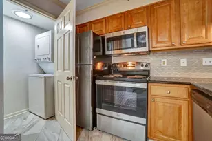 795 Hammond Dr, Atlanta, GA 30328 - Photo 8