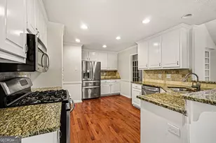 977 Sunny Glenn Ct, Lawrenceville, GA 30043 - Photo 2