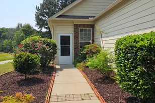 237 River Meadow Dr, Lagrange, GA 30241 - Photo 2