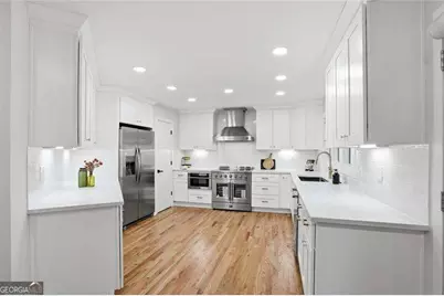 10210 Kinross Road, Roswell, GA 30076 - Photo 2