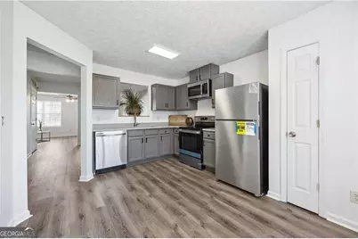 5547 Strathmoor Manor Circle, Lithonia, GA 30058 - Photo 4