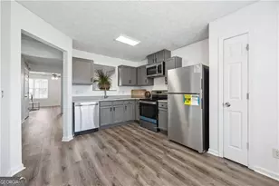 5547 Strathmoor Manor Cir, Lithonia, GA 30058 - Photo 4