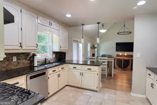 335 Butterfield Ln, Fayetteville, GA 30214 - Photo 10