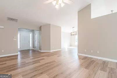 5755 Lakeview Circle, Lithonia, GA 30058 - Photo 20